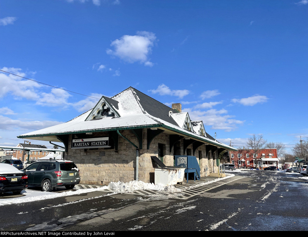 Former CNJ Raritan Station Building   